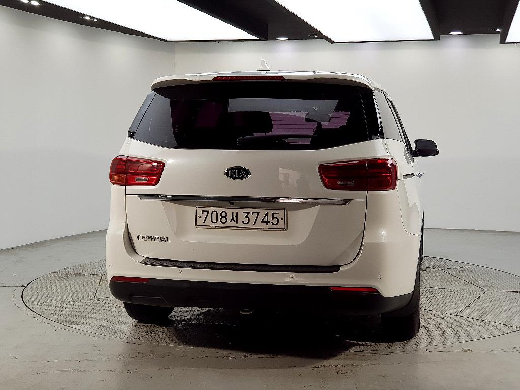 KIA Carnival - Vista 3