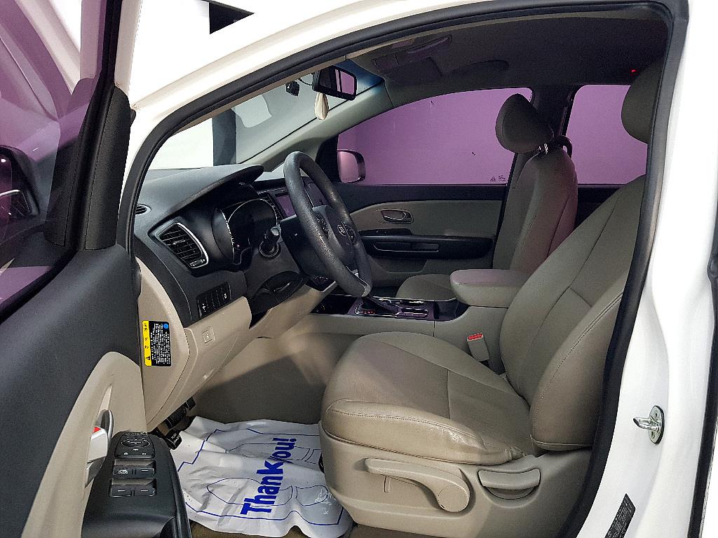 KIA Carnival - Vista 10