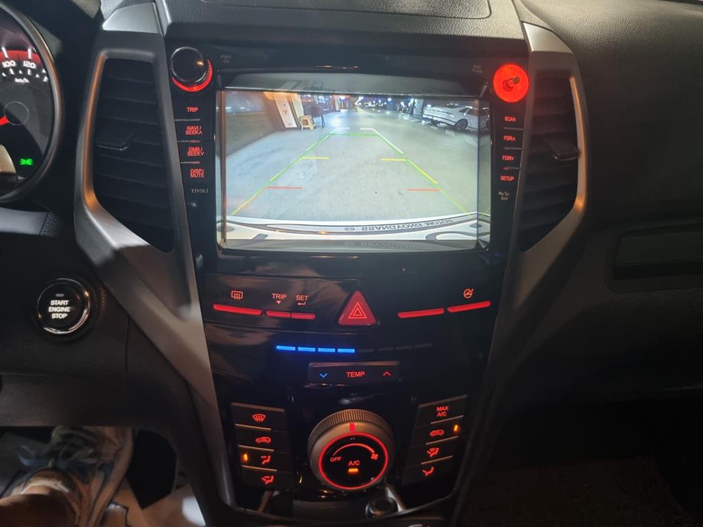 Ssangyong Tivoli - Vista 8