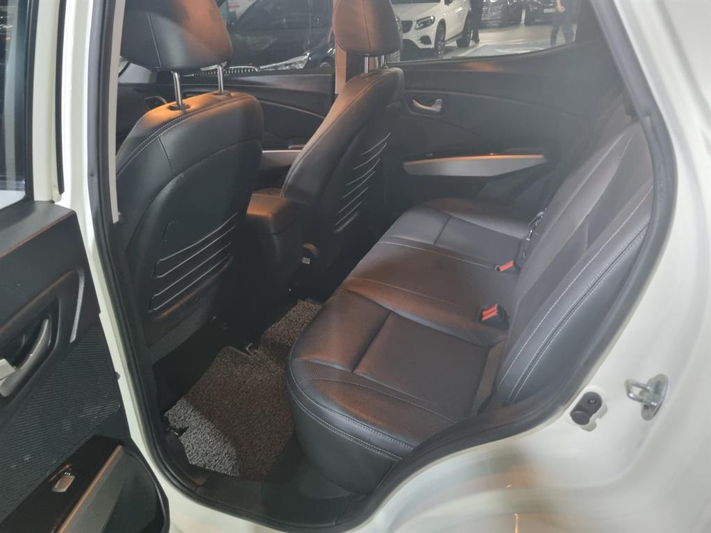 Ssangyong Tivoli - Vista 12