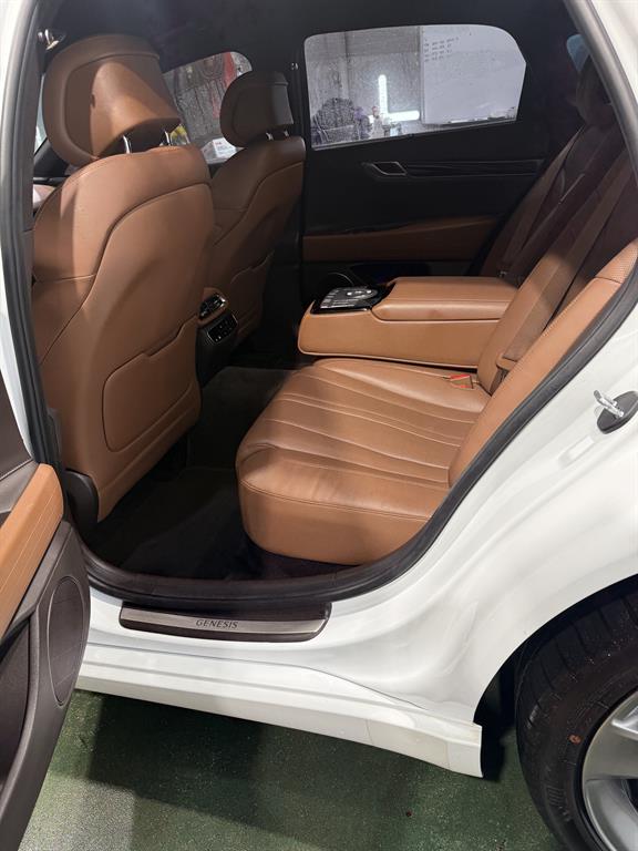 Genesis G80 - Vista 9