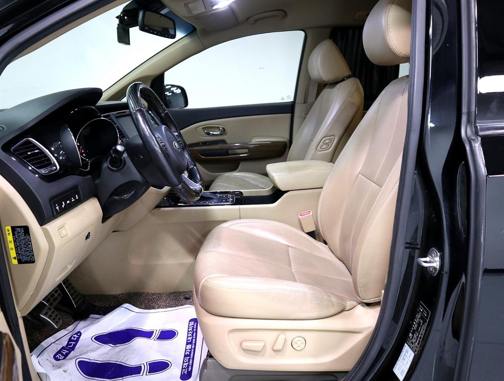 KIA Carnival - Vista 10