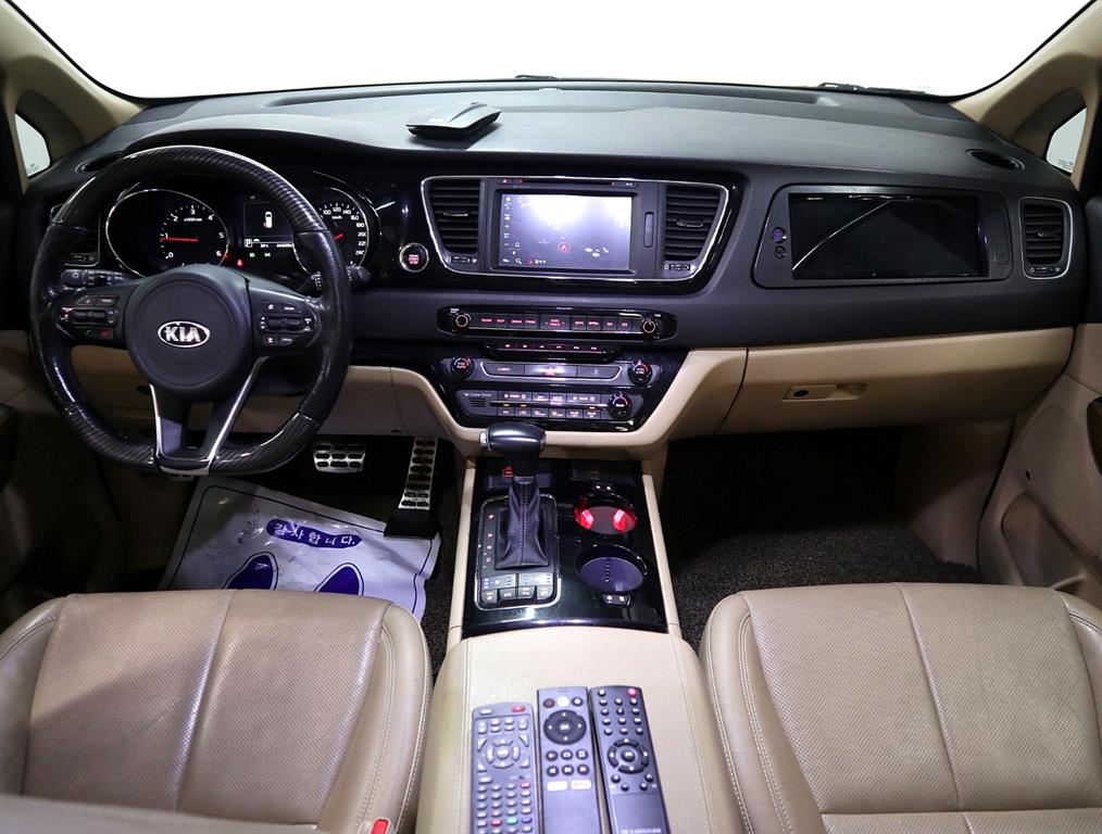 KIA Carnival - Vista 7