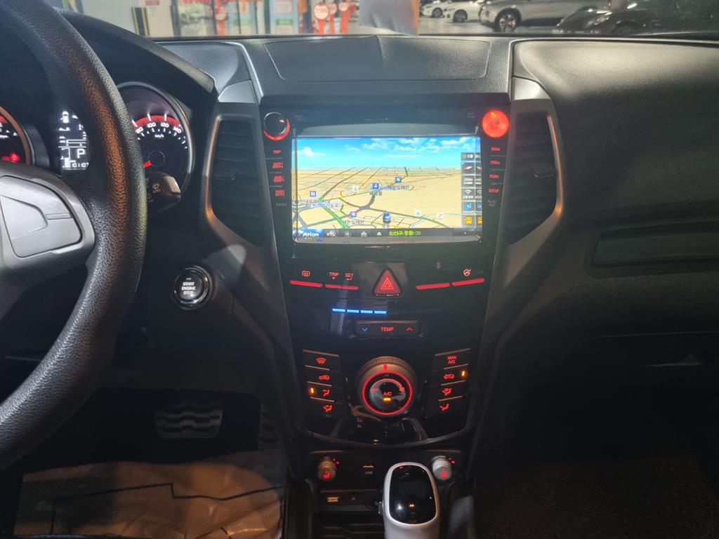 Ssangyong Tivoli - Vista 9