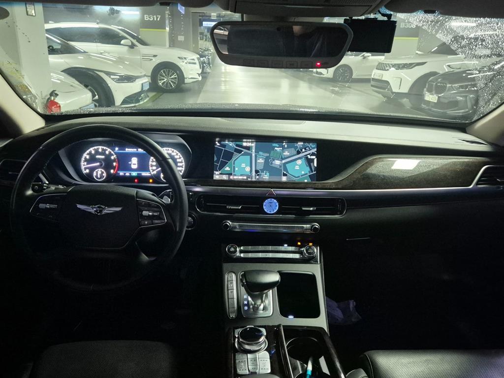 Genesis G90 - Vista 7