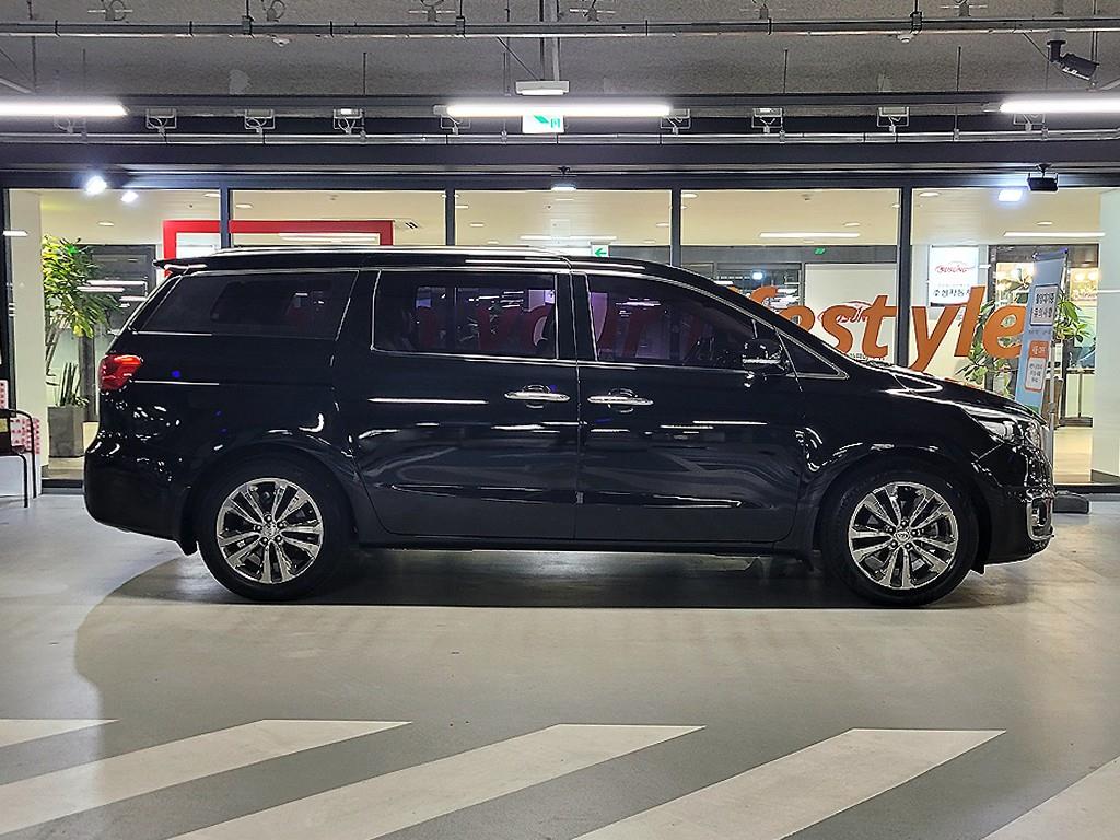 KIA Carnival - Vista 3