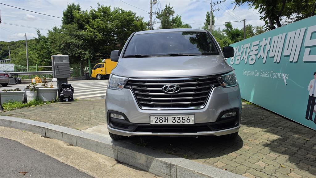 HYUNDAI Starex - Vista 2