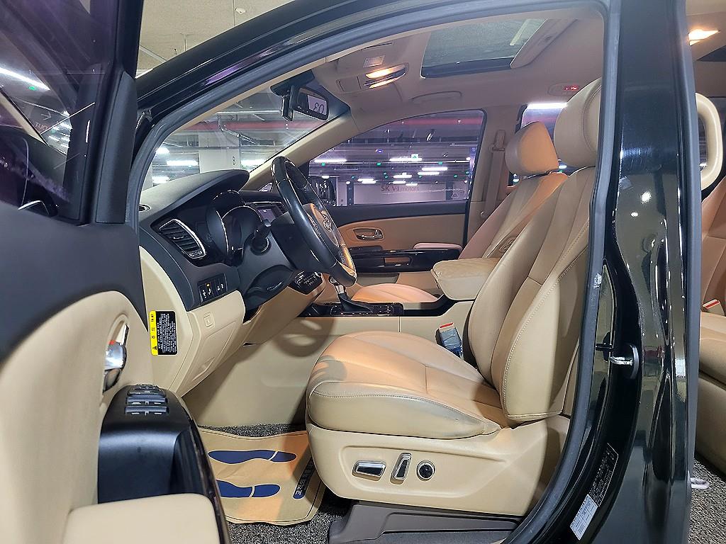 KIA Carnival - Vista 9