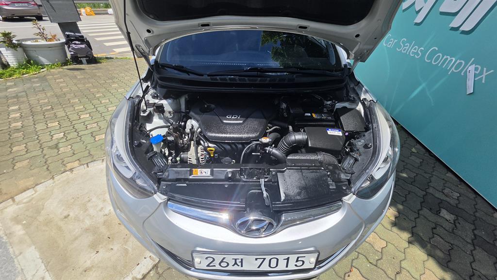 HYUNDAI Avante - Vista 8