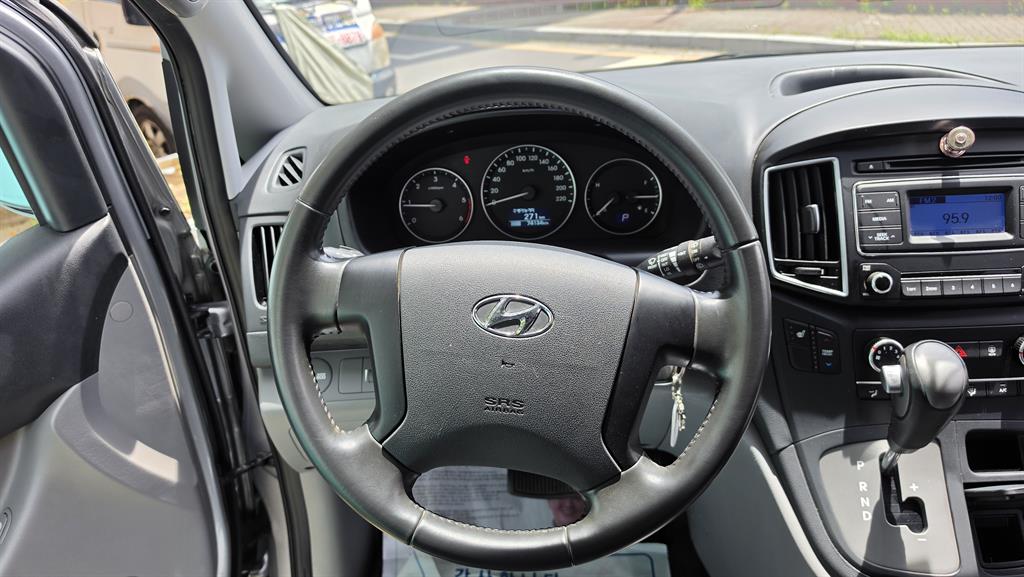 HYUNDAI Starex - Vista 9