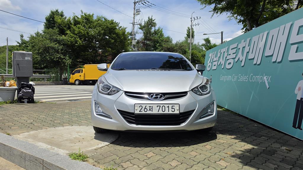 HYUNDAI Avante - Vista 2