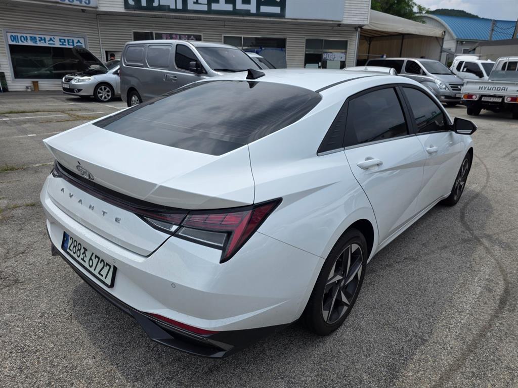 HYUNDAI Avante - Vista 3