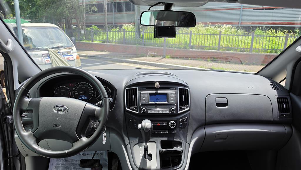 HYUNDAI Starex - Vista 10