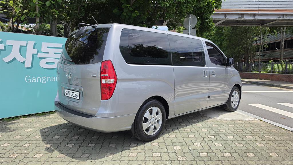 HYUNDAI Starex - Vista 3