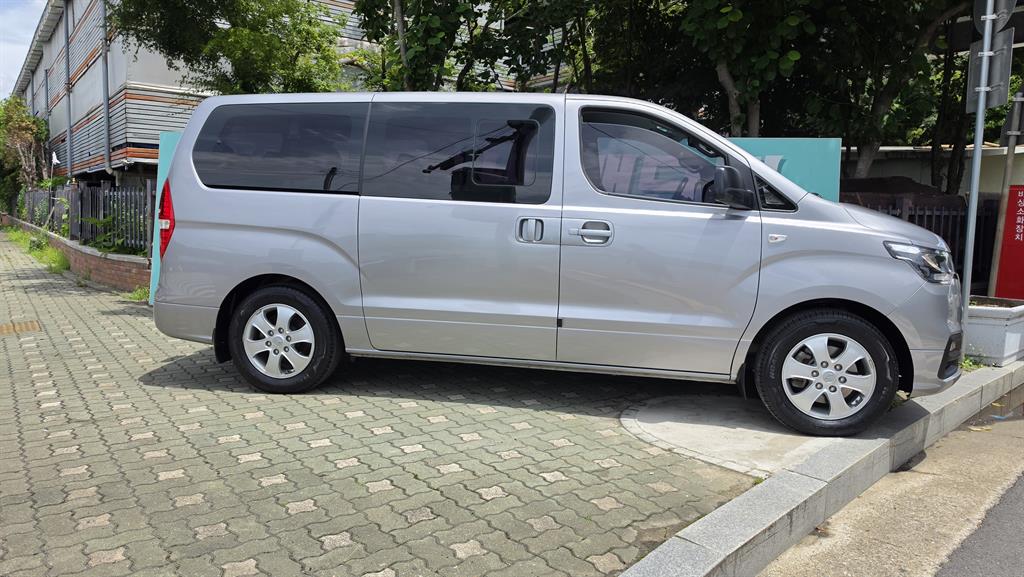 HYUNDAI Starex - Vista 5