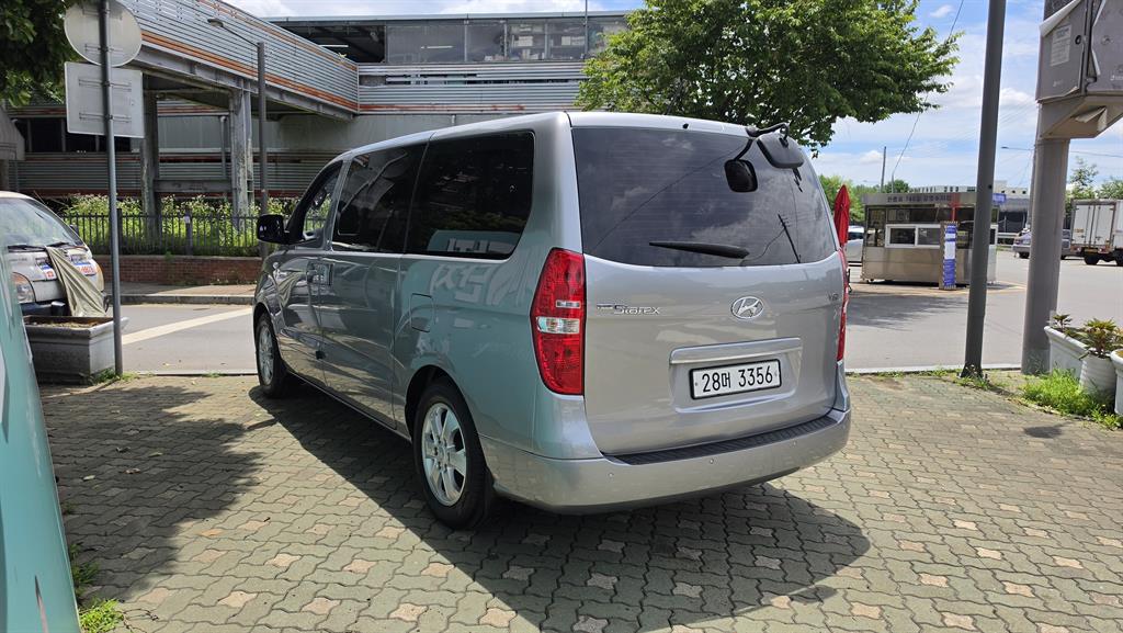 HYUNDAI Starex - Vista 6