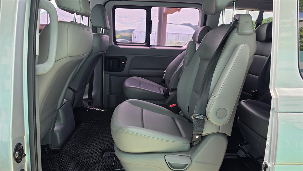 HYUNDAI Starex - Vista 12