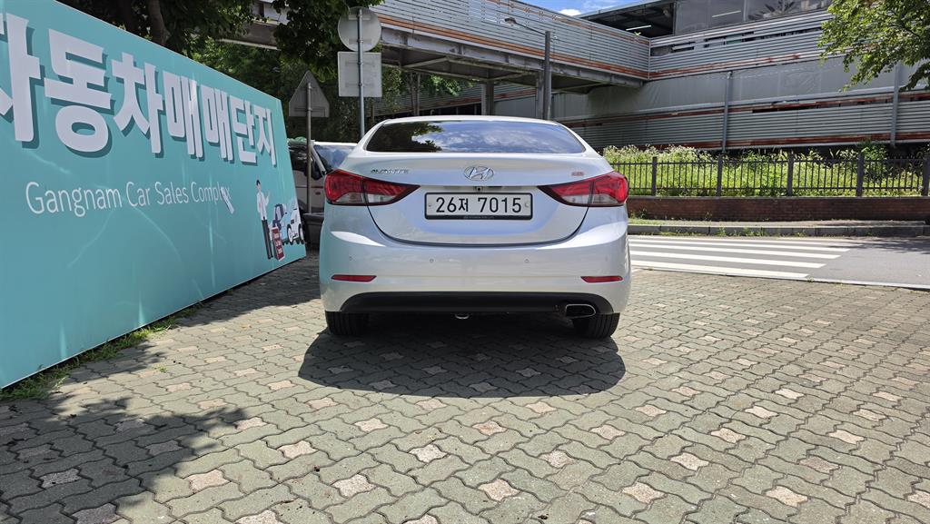 HYUNDAI Avante - Vista 6