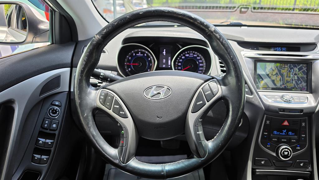 HYUNDAI Avante - Vista 11