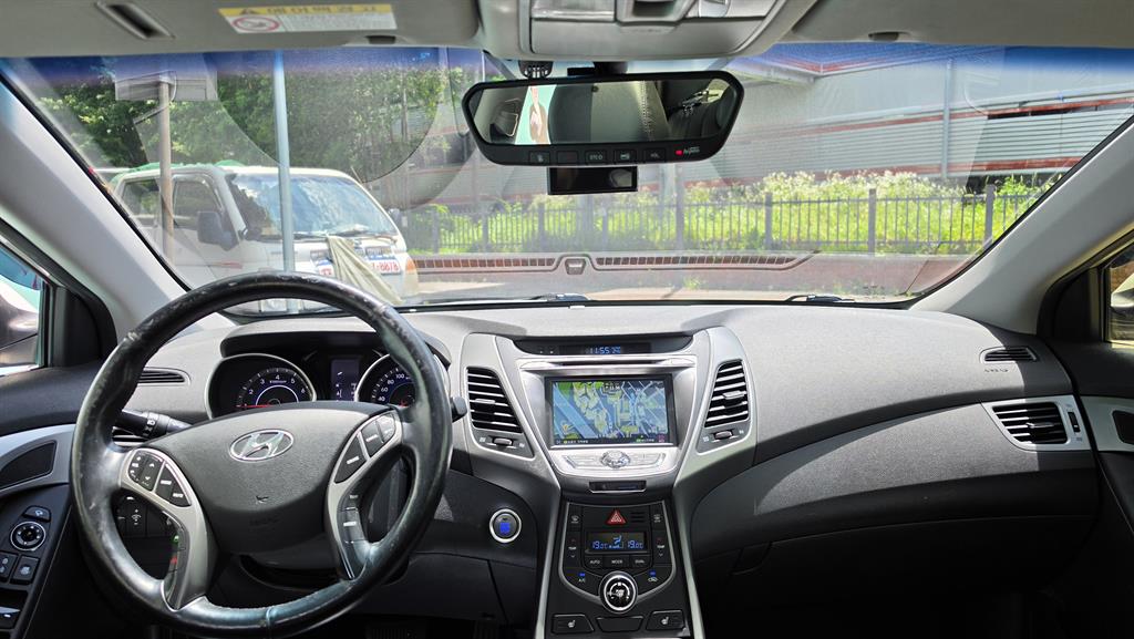 HYUNDAI Avante - Vista 9