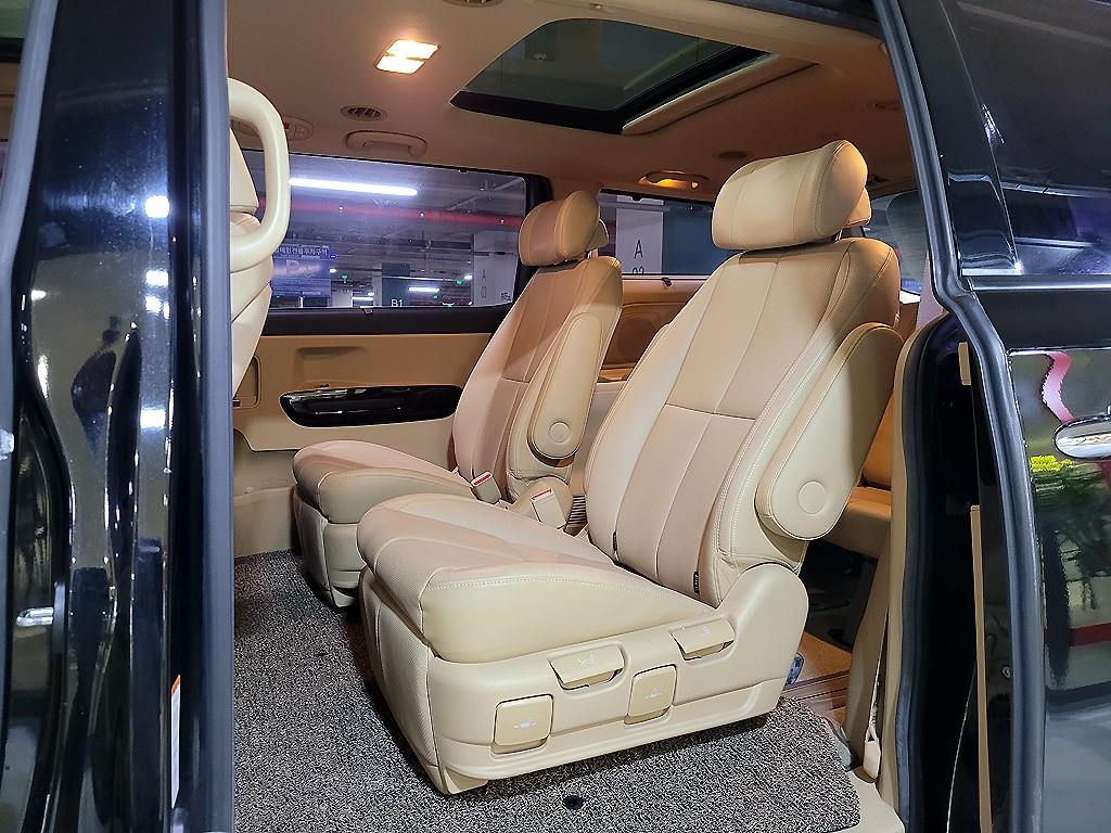 KIA Carnival - Vista 10