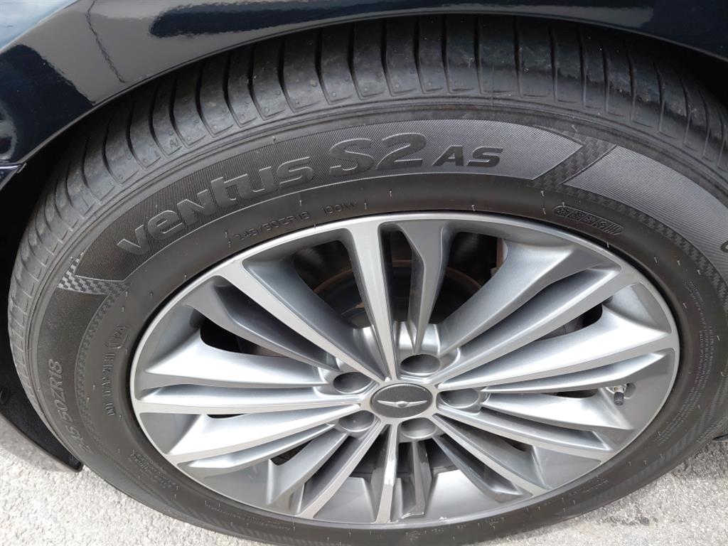 HYUNDAI Genesis - Vista 10