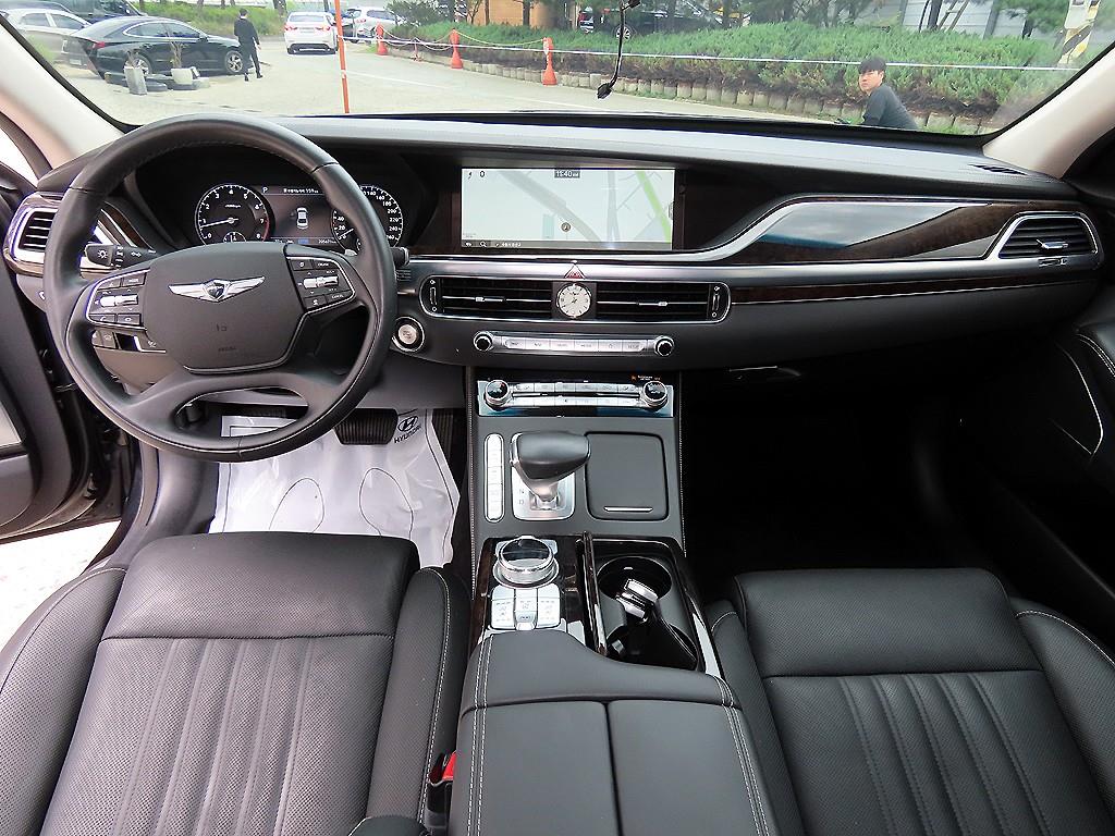 Genesis G90 - Vista 7