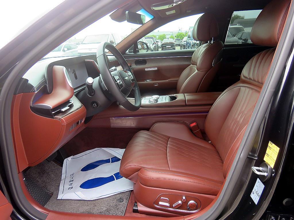 Genesis G90 - Vista 6