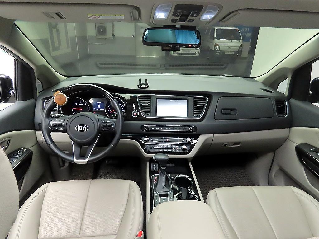 KIA Carnival - Vista 8