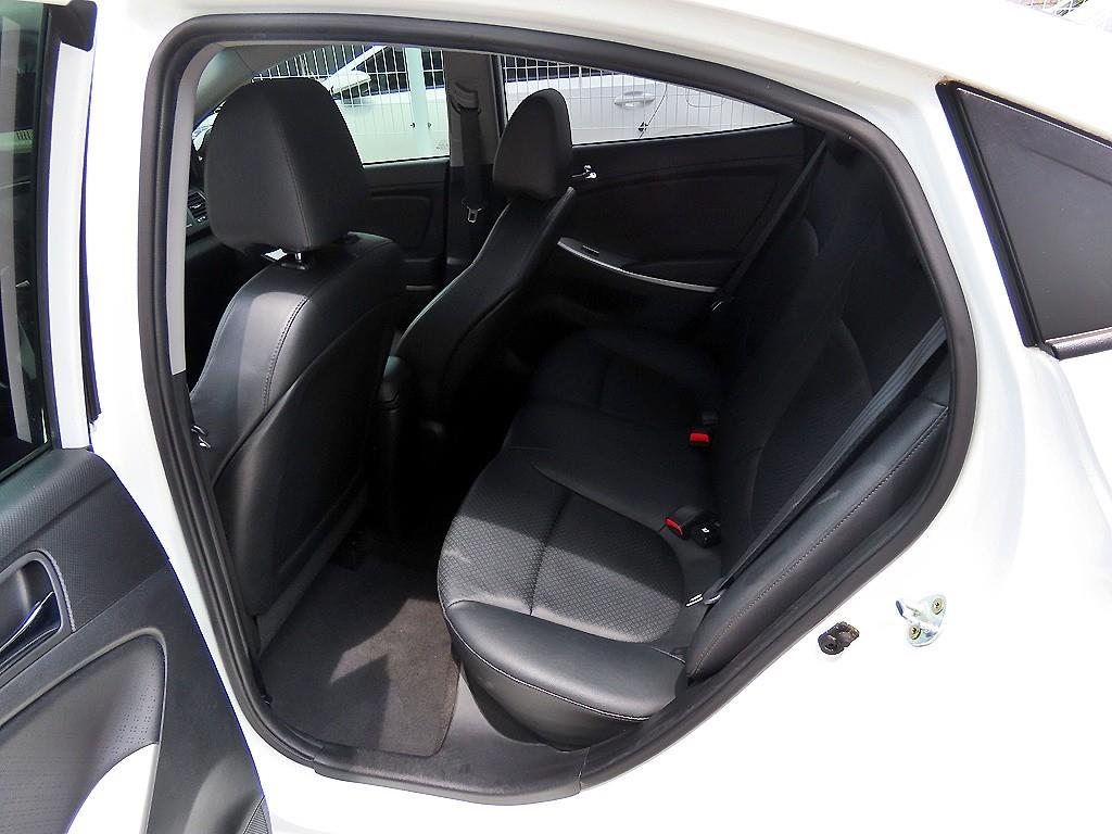 HYUNDAI Accent - Vista 6