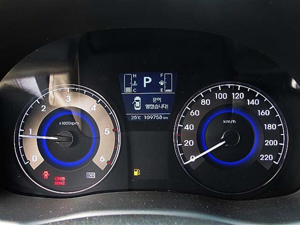 HYUNDAI Accent - Vista 9