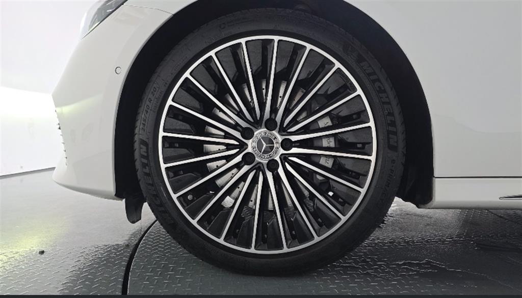 Mercedes Benz E class - Vista 5