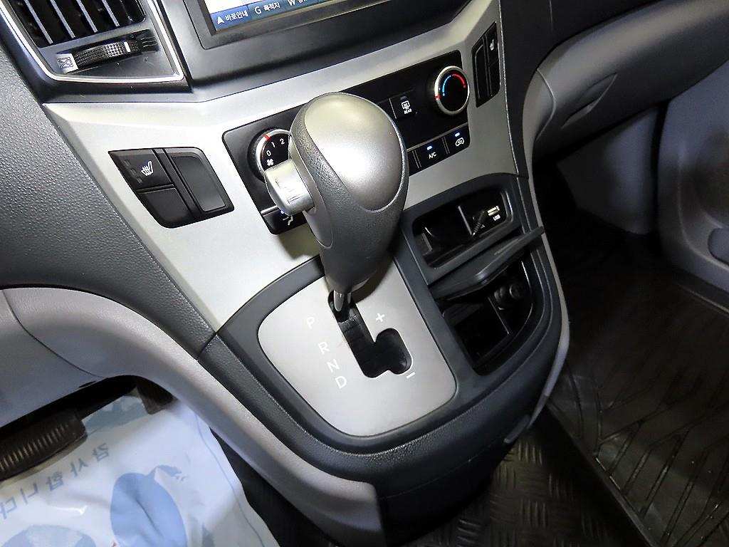 HYUNDAI Starex - Vista 12