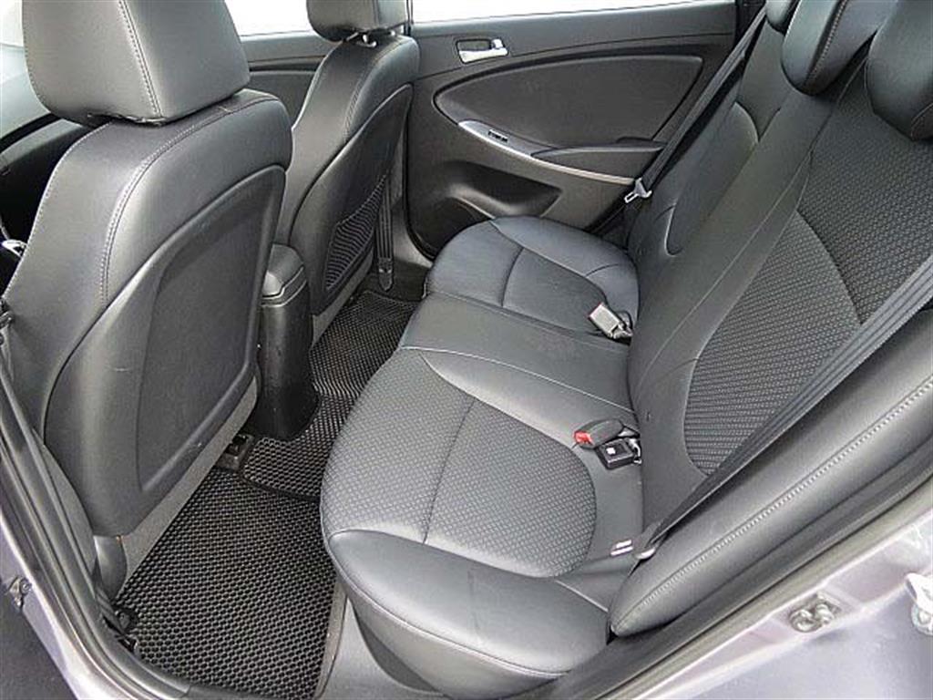 HYUNDAI Accent - Vista 7
