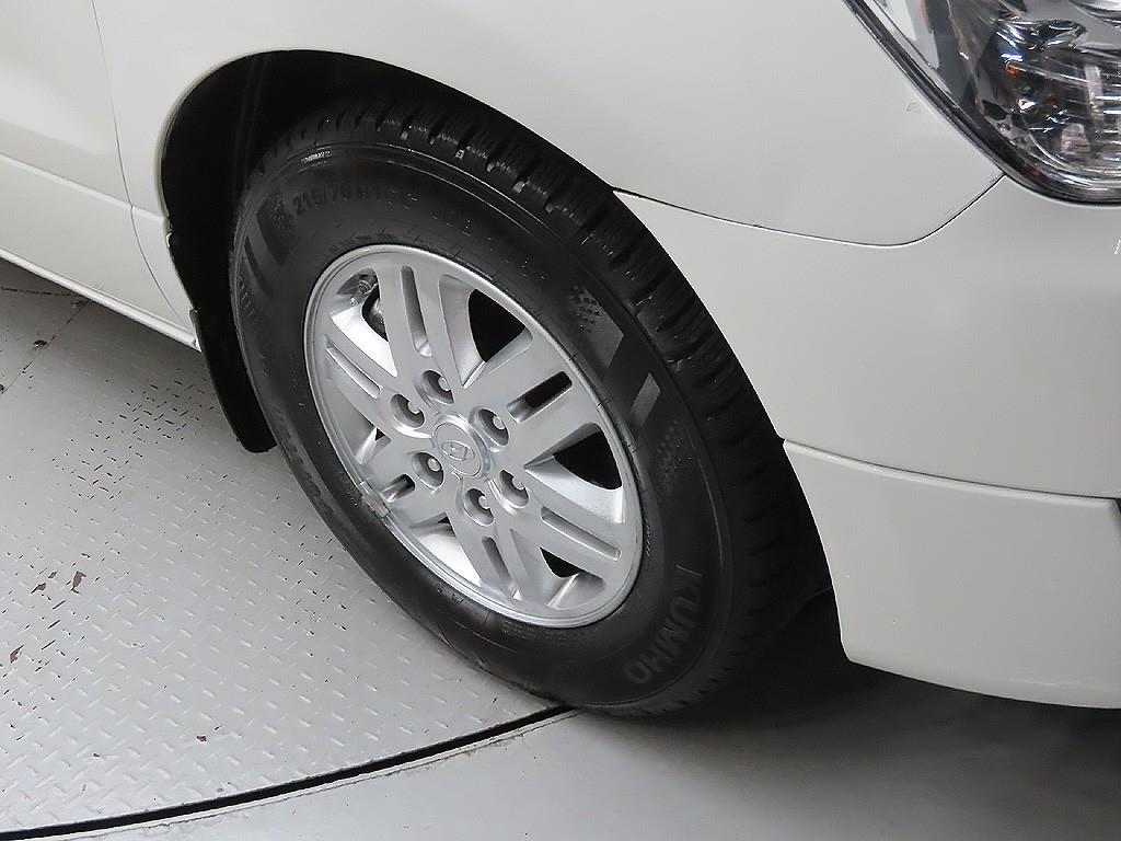HYUNDAI Starex - Vista 5