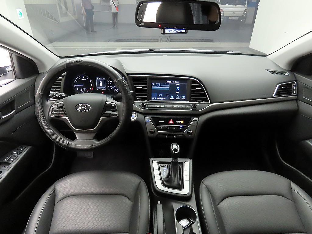 HYUNDAI Avante - Vista 8