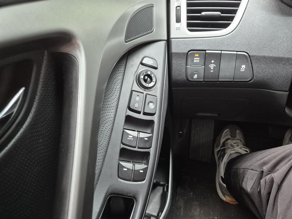 HYUNDAI Avante - Vista 11