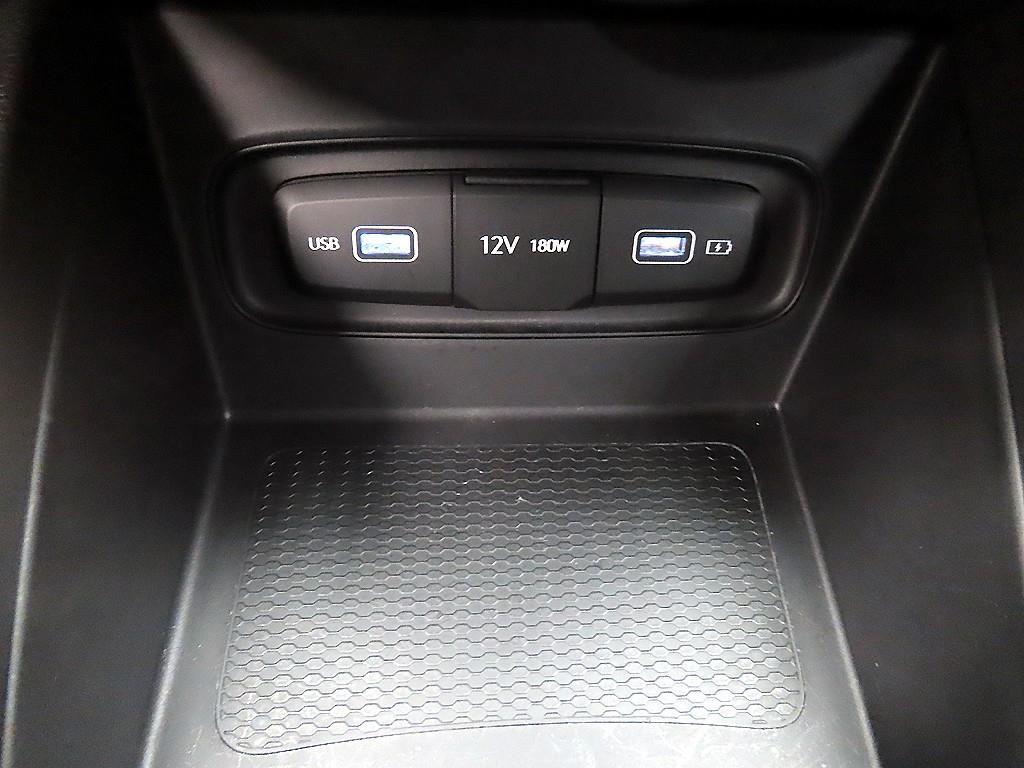 HYUNDAI Venue - Vista 12