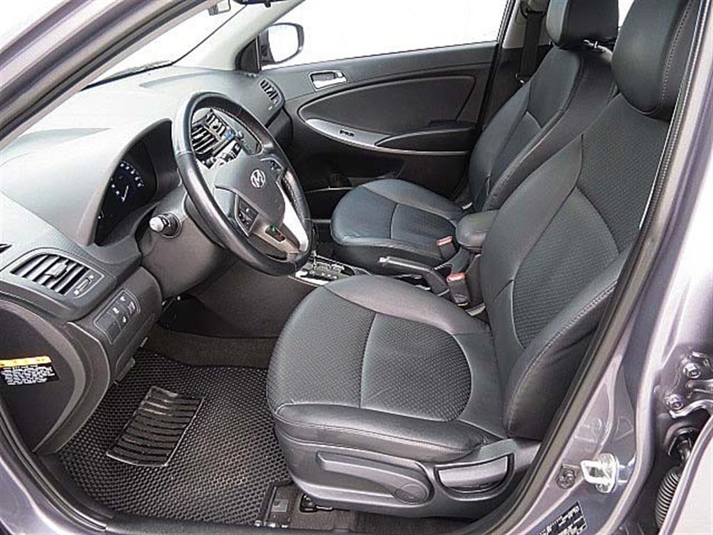 HYUNDAI Accent - Vista 6