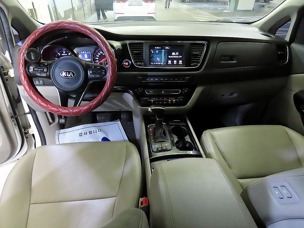 KIA Carnival - Vista 11