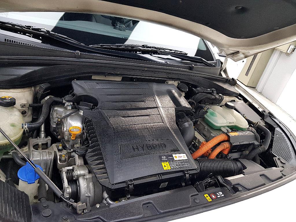 HYUNDAI Ioniq - Vista 6