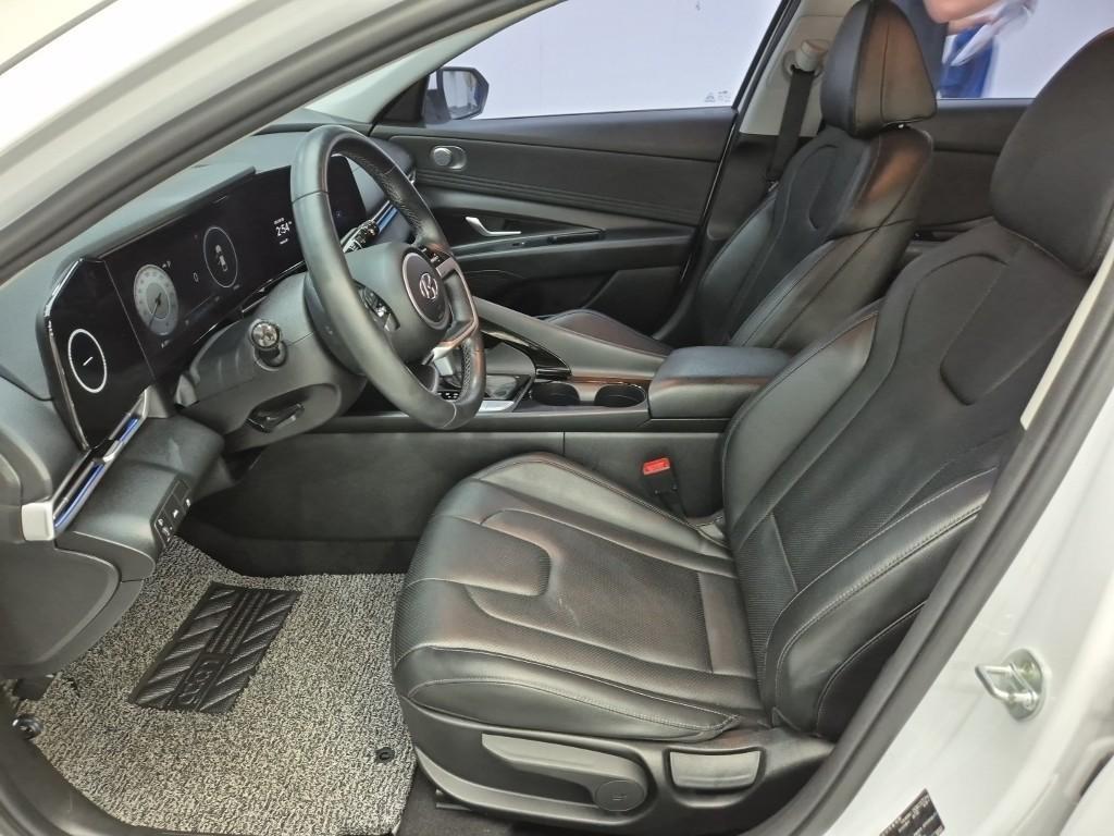 HYUNDAI Avante - Vista 11