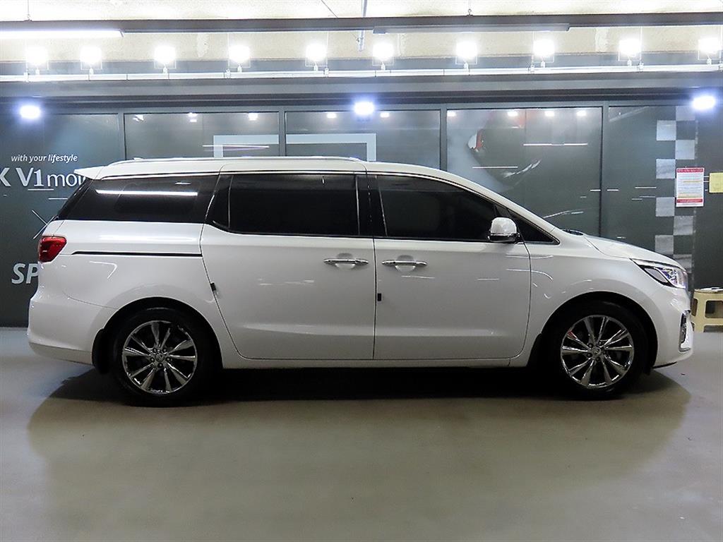 KIA Carnival - Vista 3