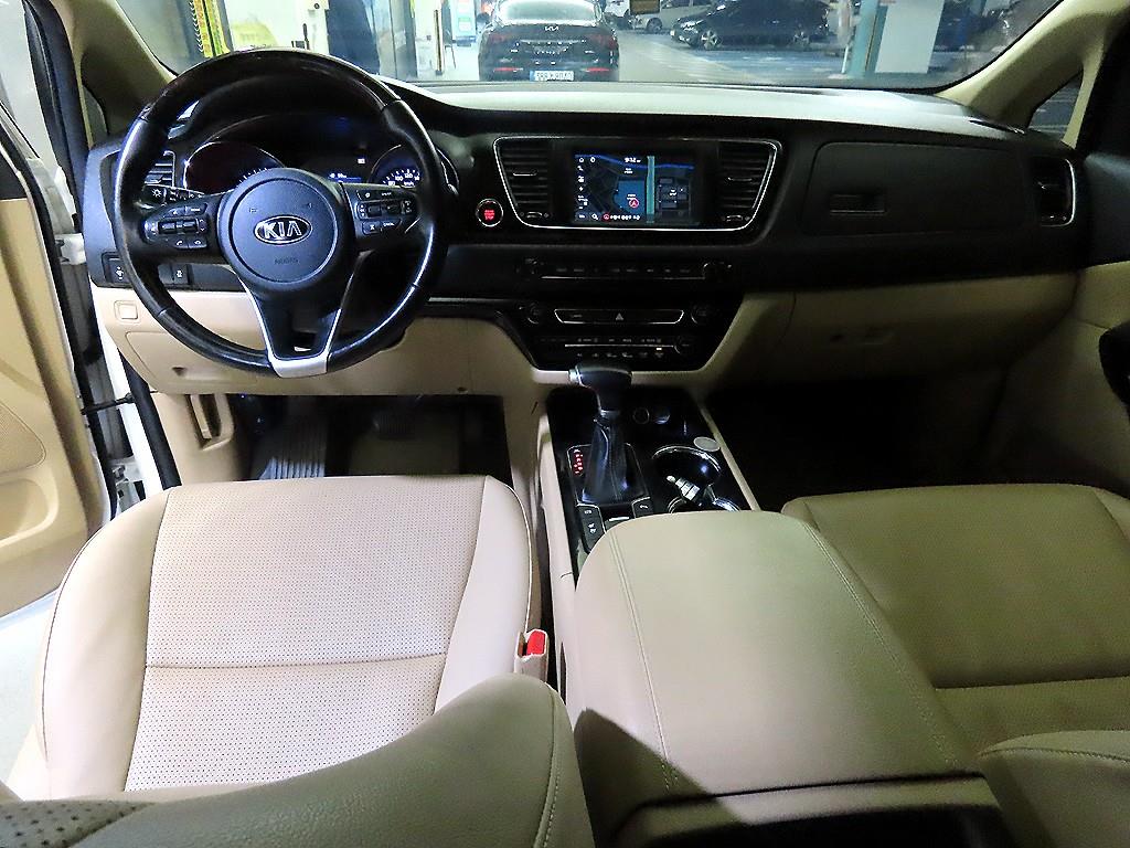 KIA Carnival - Vista 10