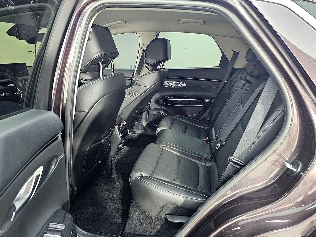 Genesis GV70 - Vista 9