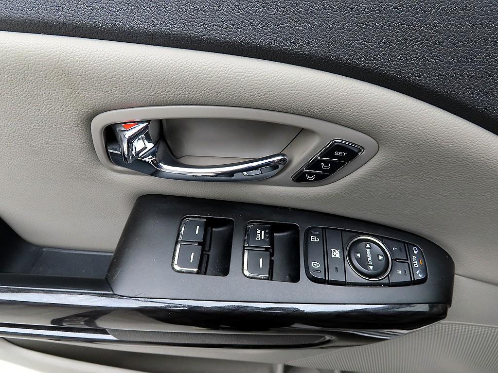 KIA Carnival - Vista 11