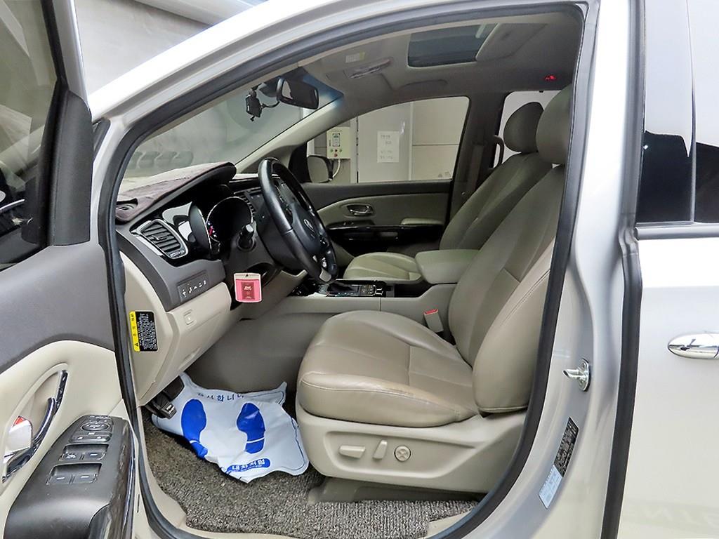 KIA Carnival - Vista 5