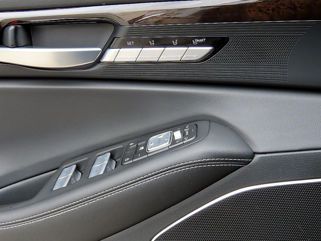 Genesis G90 - Vista 11