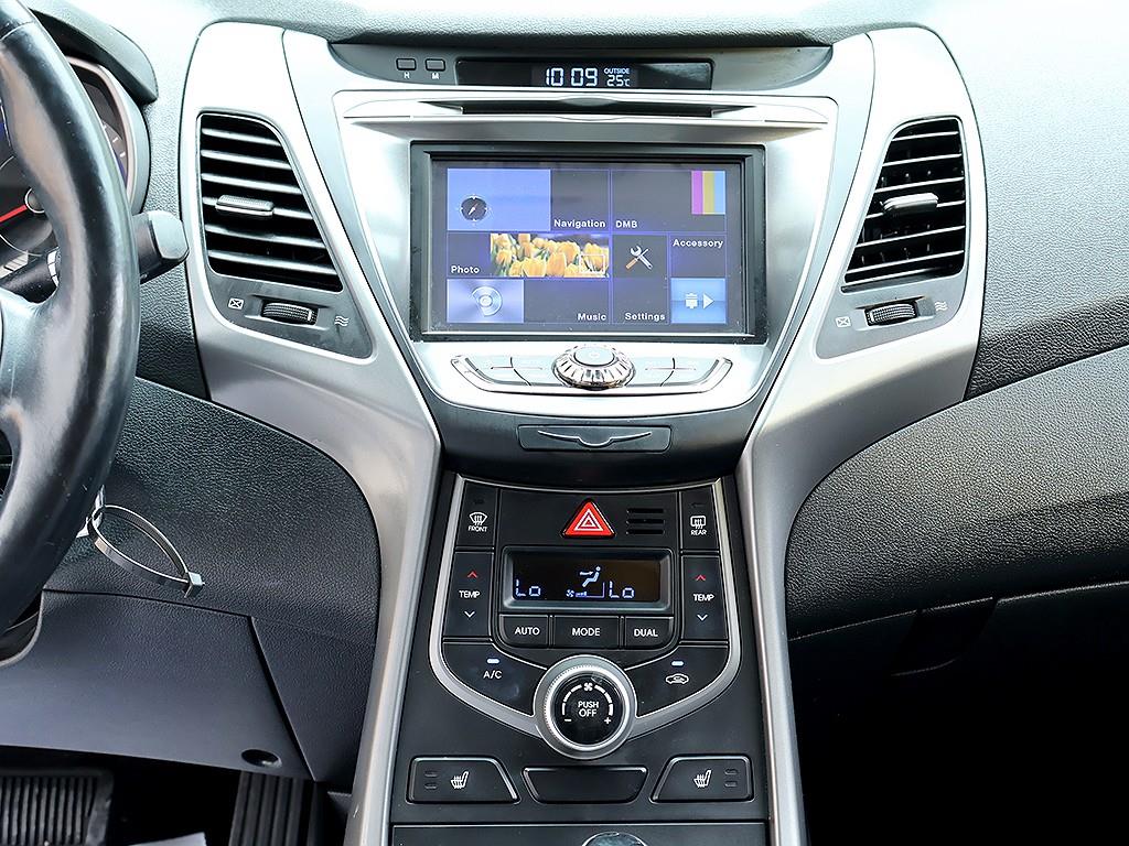HYUNDAI Avante - Vista 9