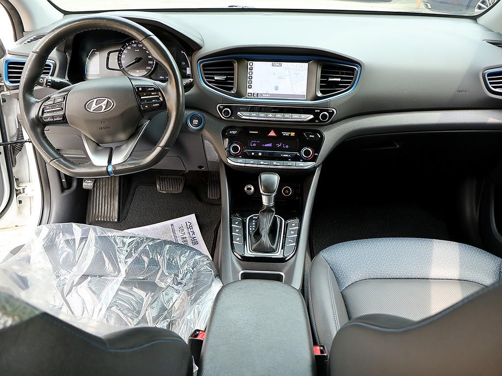 HYUNDAI Ioniq - Vista 5